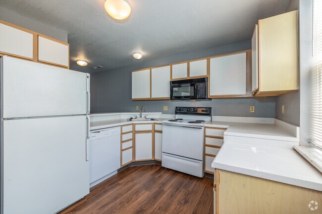 2BD, 1.5BA - 900SF - Kitchen