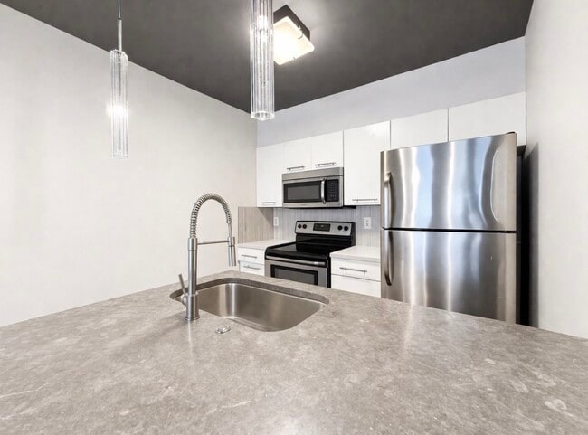 Photo - 915 NW 7th St