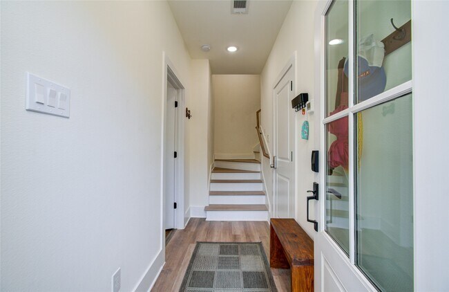 Photo - 901 Lehman St