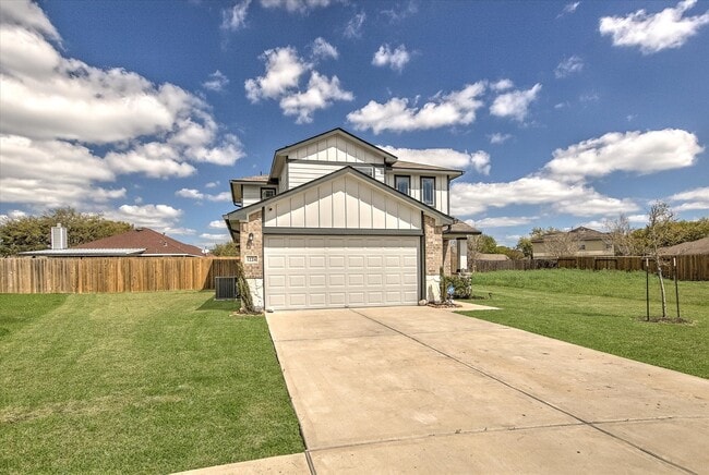 1228 Haverford Ln