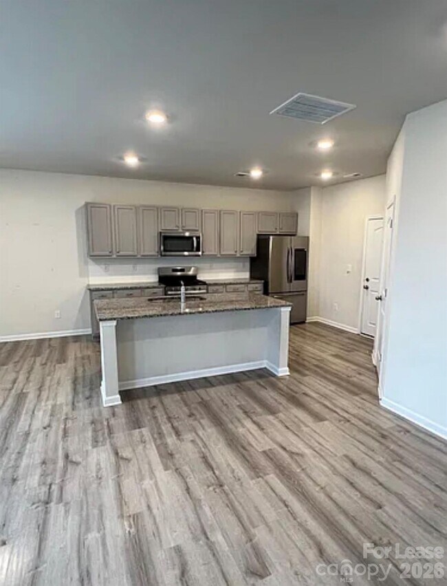 Photo - 1011 Maylen Trce