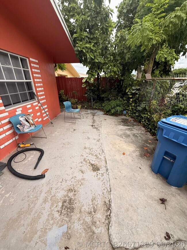Photo - 321 NW 57th St