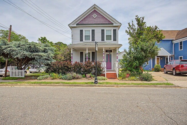 Building Photo - Charming Victorian Home in Historic Pasture Point – Downtown Hampton