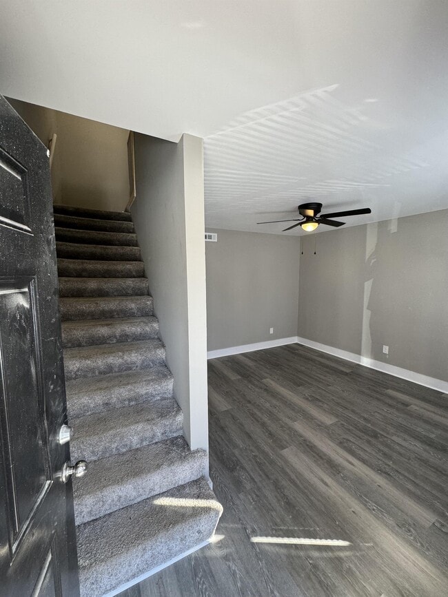 Building Photo - 121 Aqua Ct