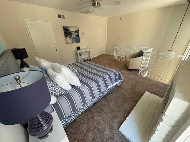 Barclay Square Apartment