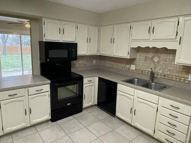 Photo - 8484 Pepper Ridge Dr