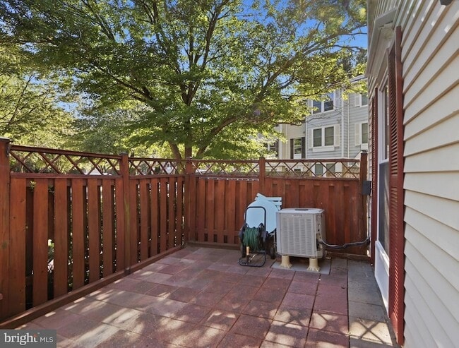 Photo - 40 Whitechurch Ct