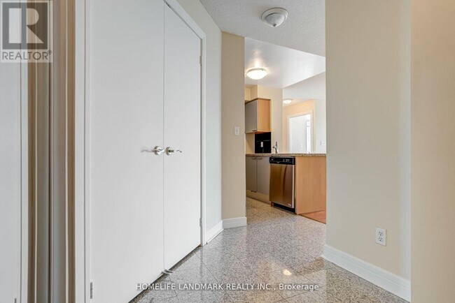 Photo - 16 Harrison Garden Blvd Unité 2508