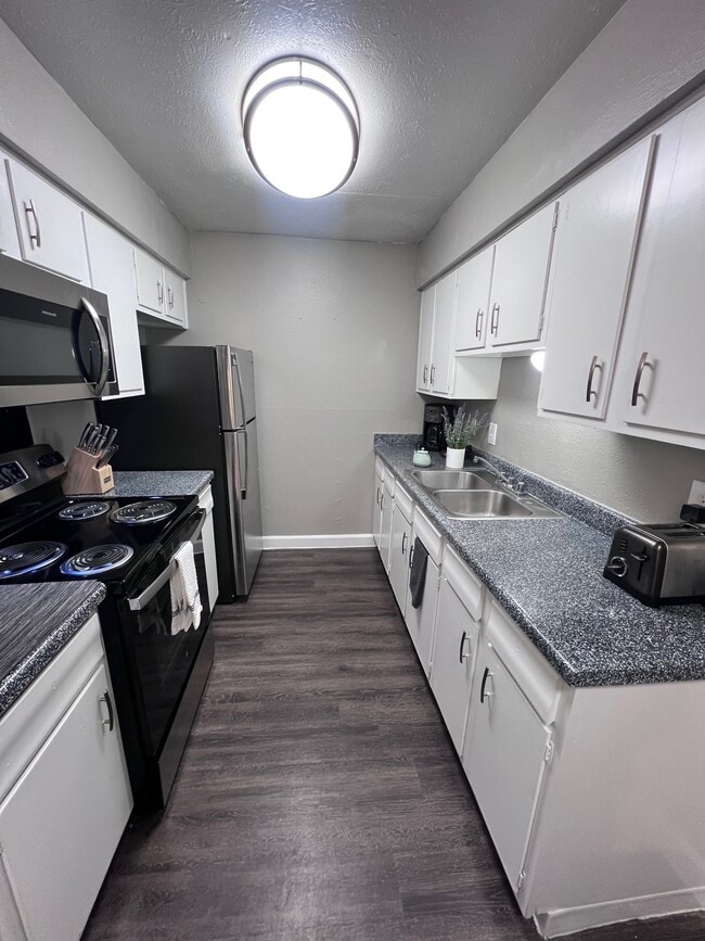 Kitchen - Villages of Royal Lane