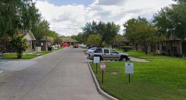 Building Photo - 210 N Eagle Pass St Rental