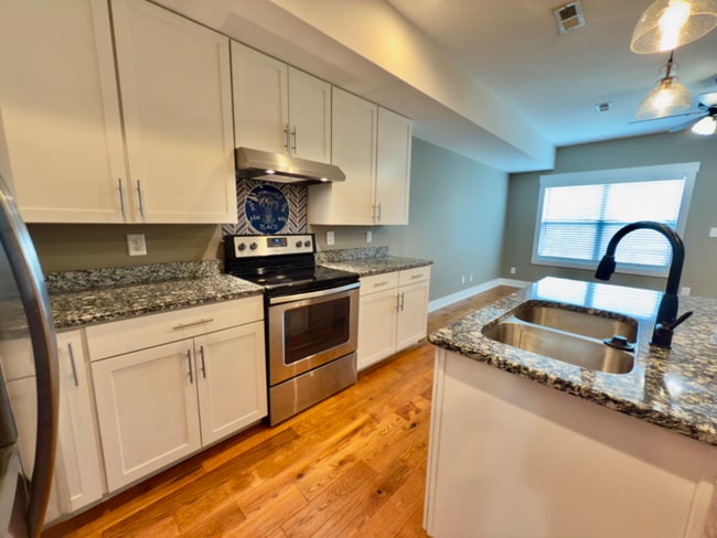 Photo - 451 N 1st St