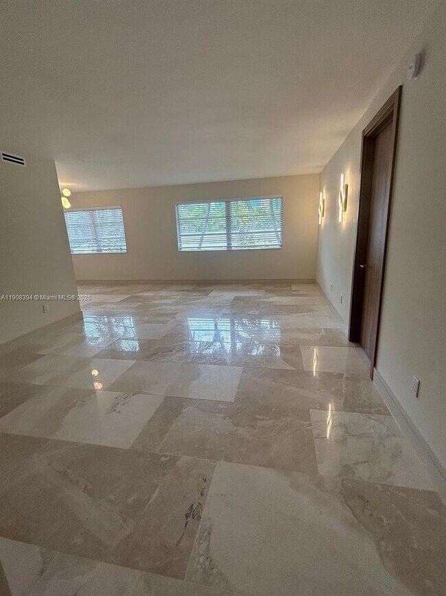 Photo - 1060 92nd St Unidad Apt 7