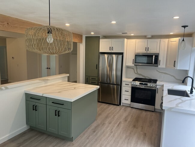 Building Photo - 6292 Freeborn Dr