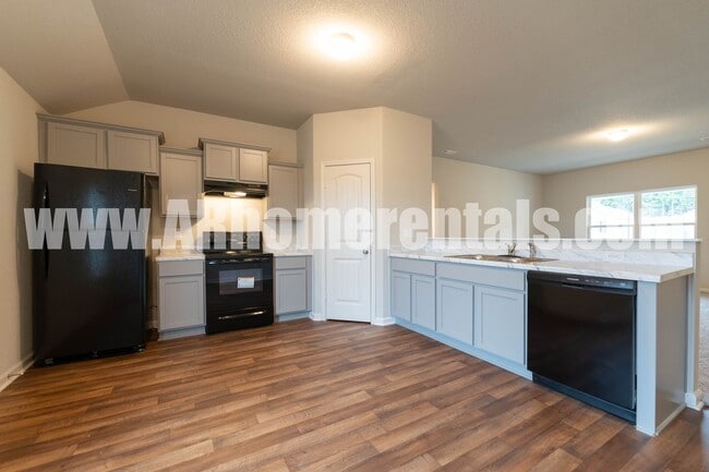 Photo - Spacious Home for Rent!