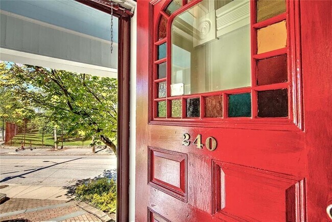 Photo - 240 Brown St