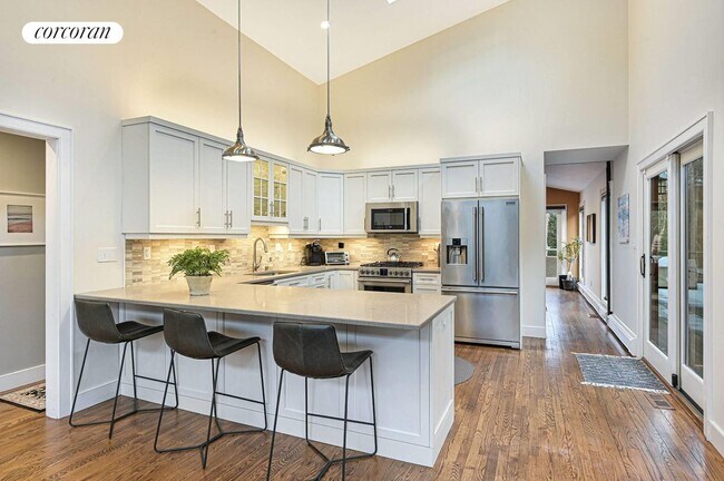 Photo - 14 Hedges Banks Dr