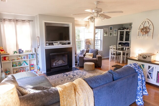 Photo - 815 Woodgreen Dr