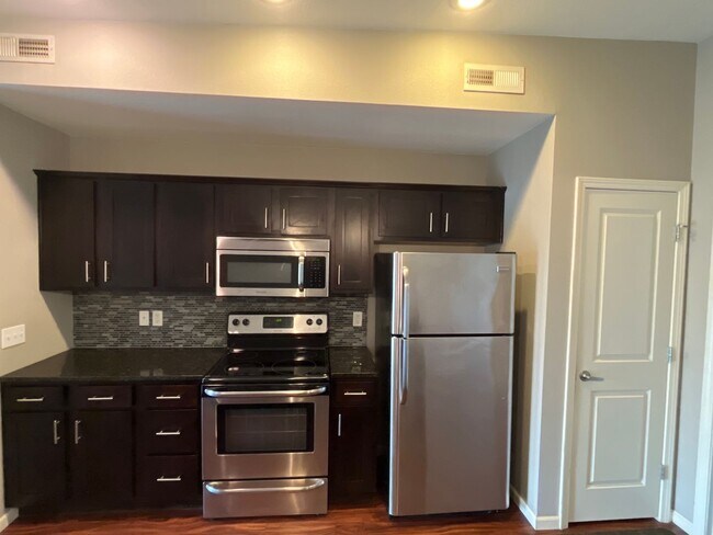 Photo - 2 BEDROOM 2 BATH SPACIOUS, OPEN FLOOR Unit Walnut D203