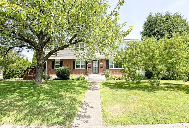 Building Photo - 176 Wolcott Hill Rd Rental