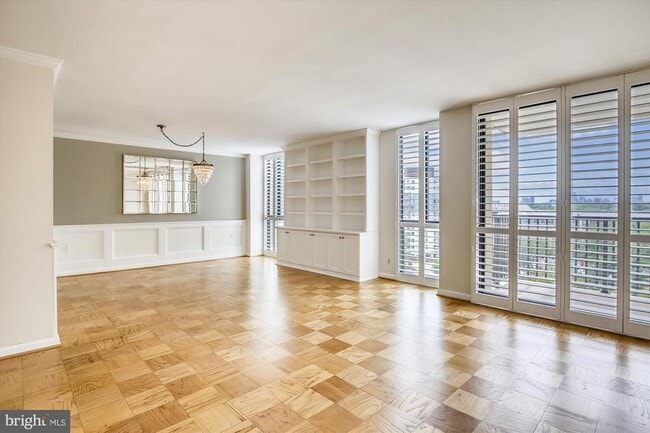 Building Photo - 6800 Fleetwood Rd Unit 1004