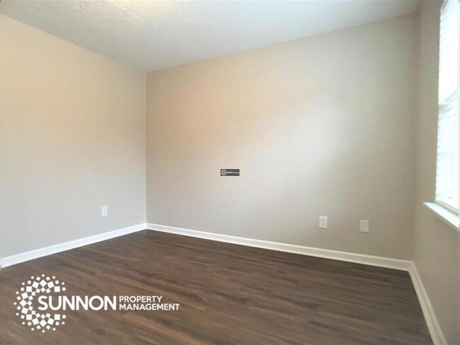 Beautiful End Unit Townhome in Mallard Creek!