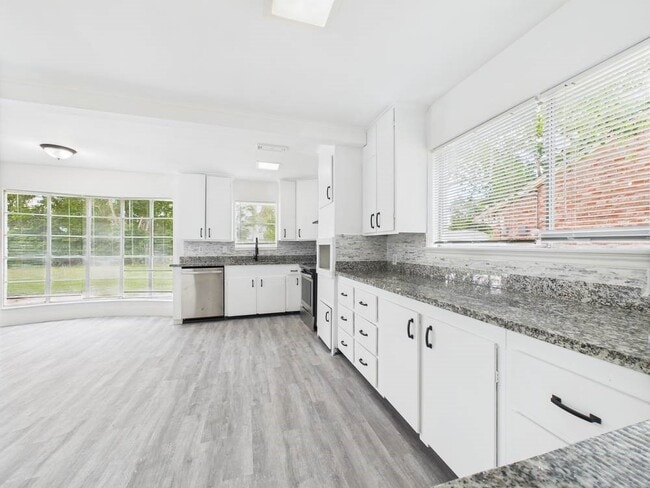 Photo - 5814 Fontenelle Dr