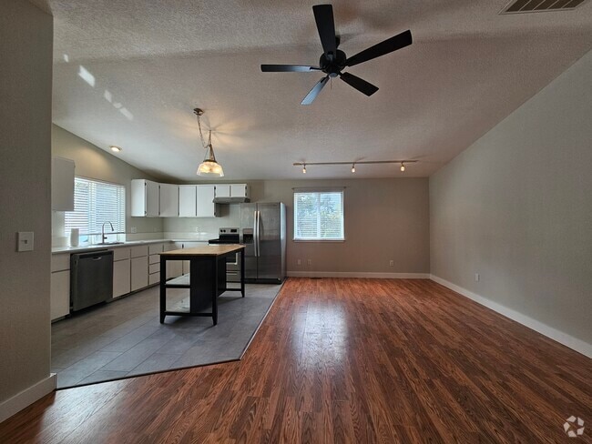 Building Photo - 13235 SE Oatfield Rd Rental