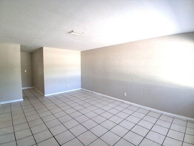 2203-2205 SE 15th Pl