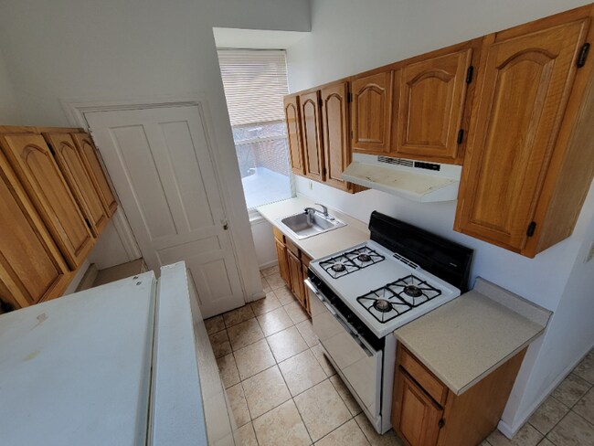 Photo - 2016 Spring Garden St Apartment Unit 4F