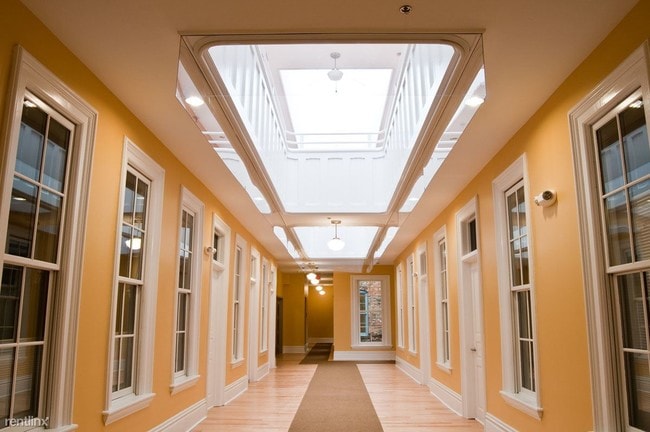 Atrio - 101 South Division Lofts