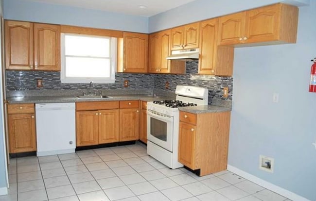 LARGE KITCHEN - 590 Schuyler Ave Unit B
