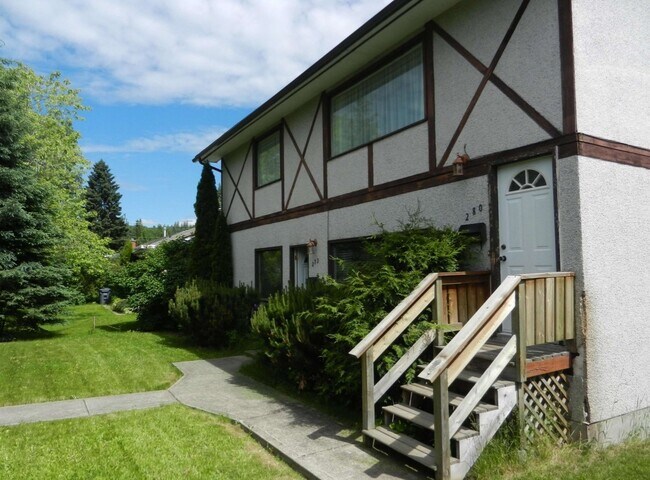 Building Photo - 280-280 Gillett St