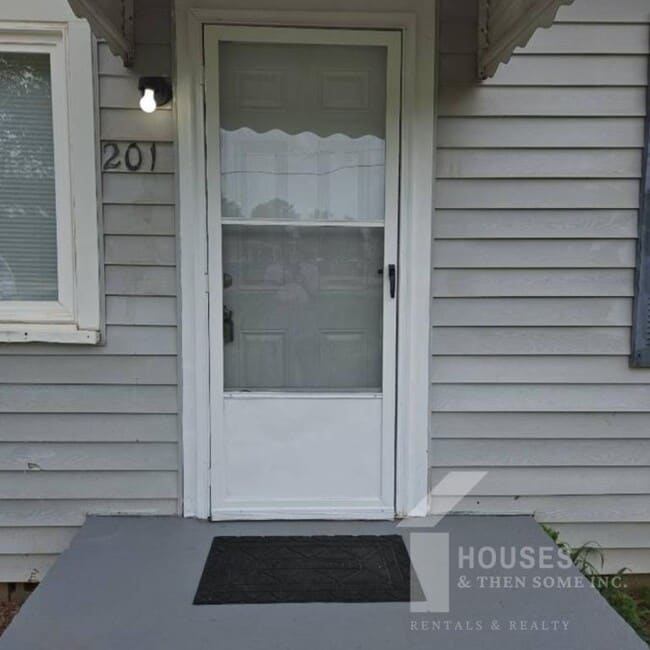 Photo - 201 MacKenzie Dr