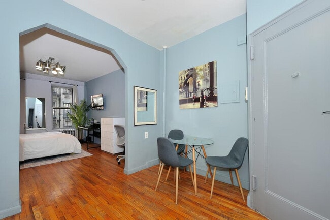 Building Photo - 165 E 89th St