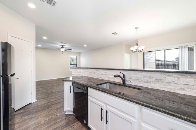 Building Photo - 9000 Edmundsbury Dr