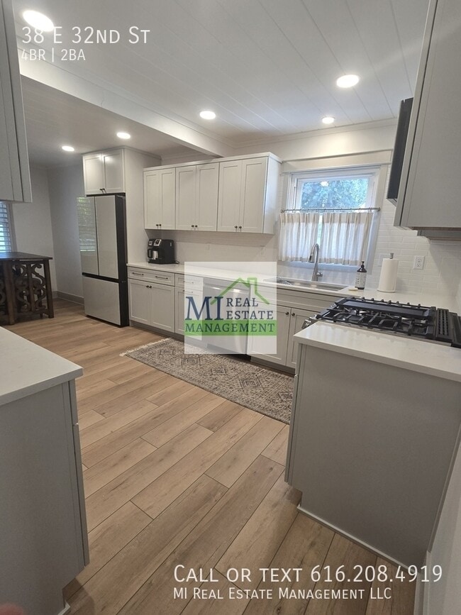Photo - 38 E 32nd St