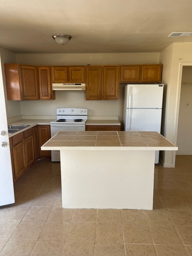 Building Photo - 2621 Saint Joseph St Rental