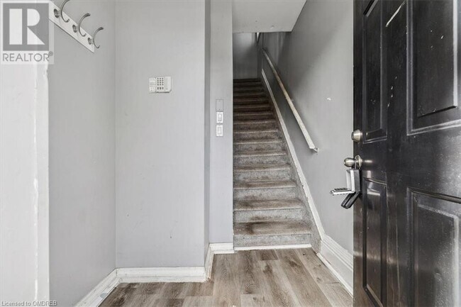 Photo - 73 Vine St S Unit 2