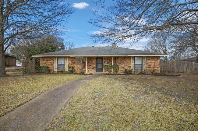 Building Photo - 213 Gregory Dr