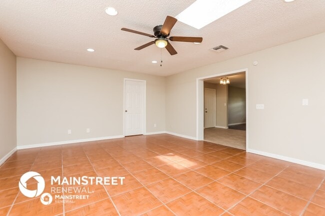 Photo - 8235 Gershwin St