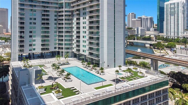 Building Photo - 690 SW 1st Ct Unit 2530