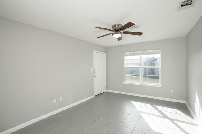 1BR, 1BA - 650SF - Living Room - St. Laurent Apartments