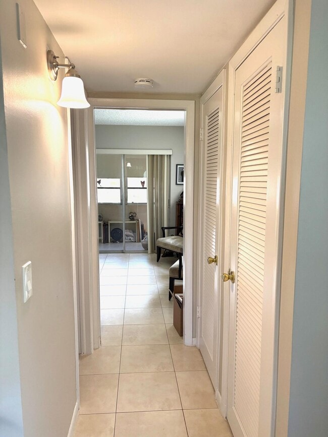 Photo - 591 Normandy Ln
