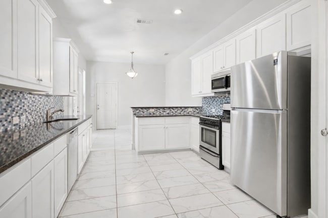 Building Photo - 5009 Manett St