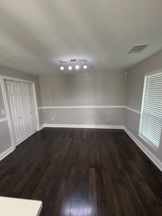 Photo - 401 Walton St