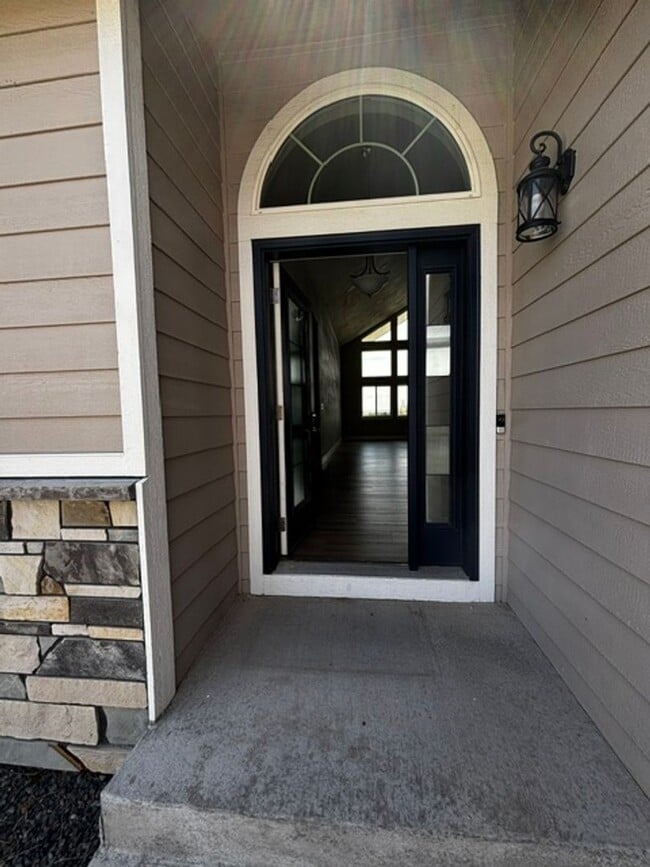 Photo - Beautiful 6 Bedroom 3 1/2 Bath Home In Whitney Ranch
