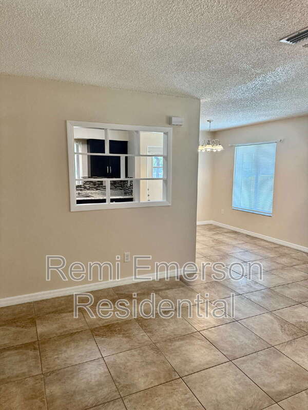 Photo - 162 Landmark St Unit #B