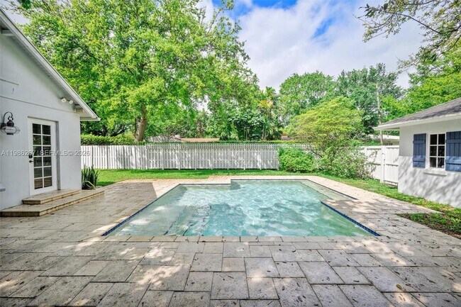 Photo - 285 NE 105th St