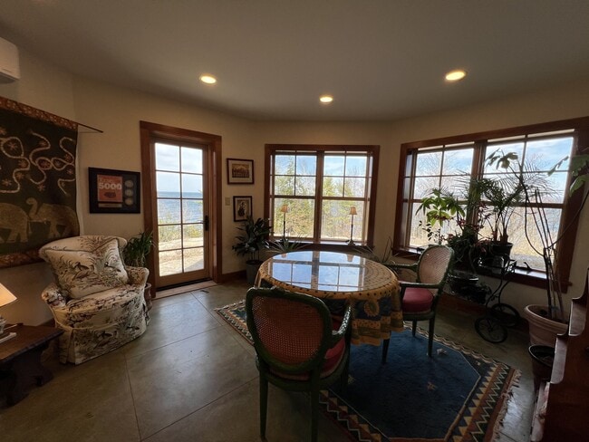 Photo - 2226 Lake Shore Rd Unidad Harbor side