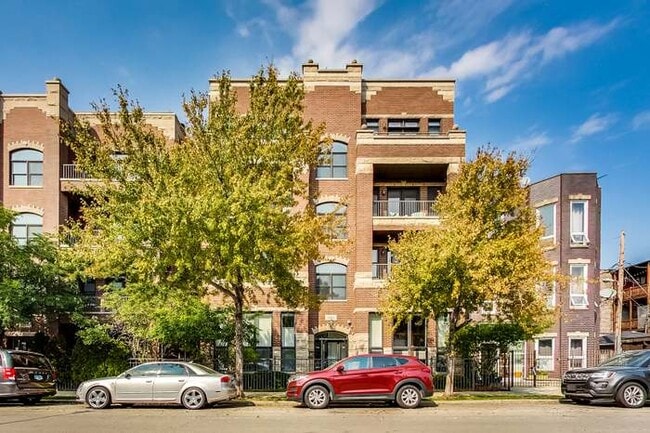 Building Photo - 1116 W Hubbard St Unit 4W